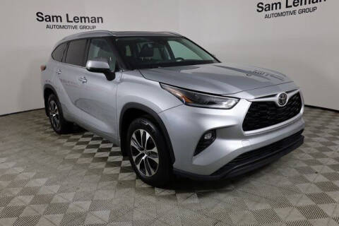 2021 Toyota Highlander for sale at Sam Leman Chrysler Jeep Dodge of Peoria in Peoria IL