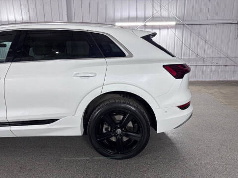 2019 Audi e-tron quattro Premium Plus