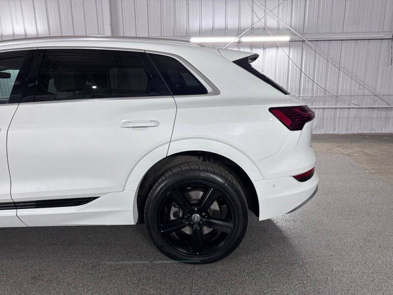 2019 Audi e-tron quattro Premium Plus