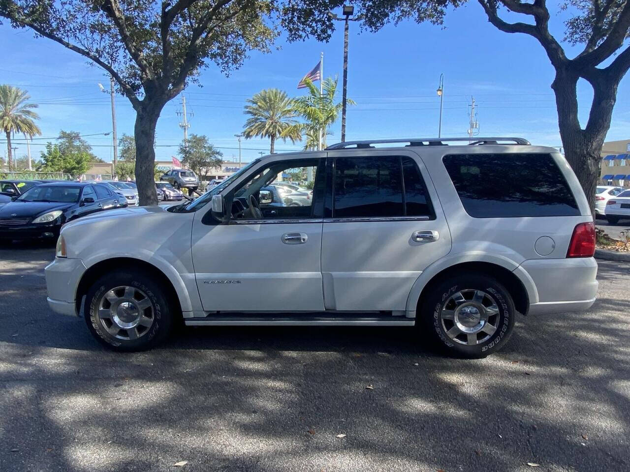 2005 Lincoln Navigator  - $8,750
