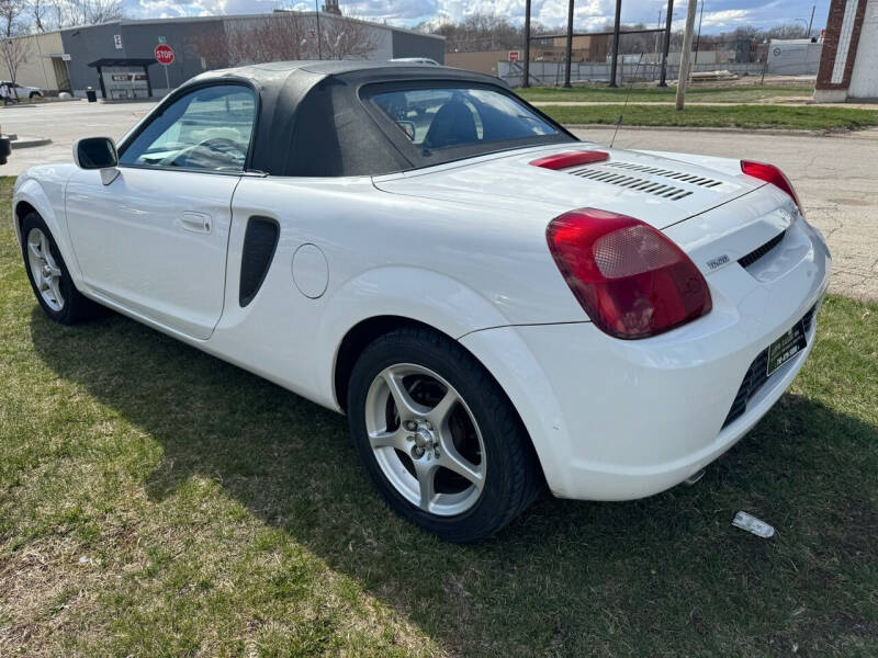 Image 5 of 2002 Toyota MR2 Spyder