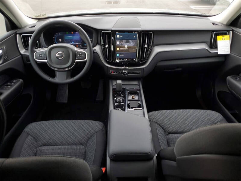 2025 Volvo XC60 T8 Core Dark Theme