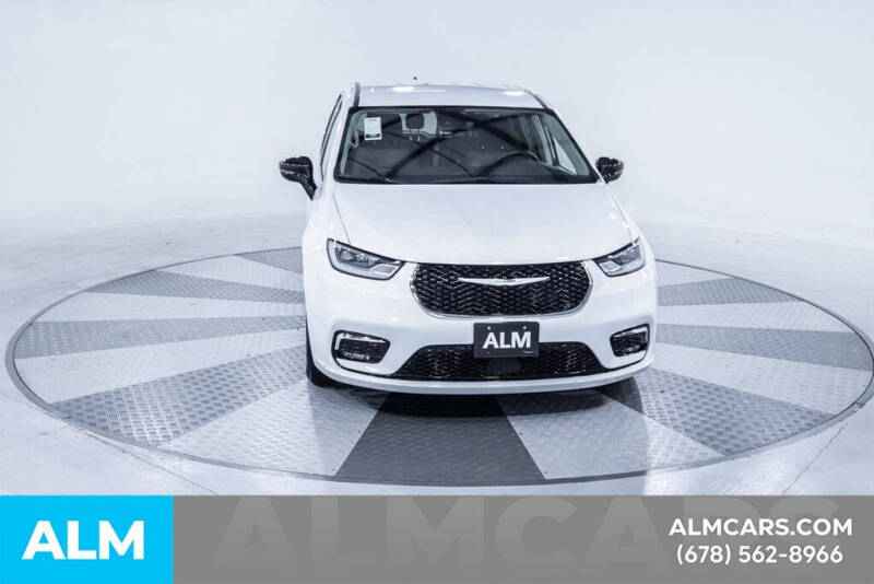 2024 Chrysler Pacifica Plug-In Hybrid Select