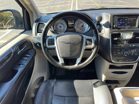 2014 Chrysler Town and Country Touring