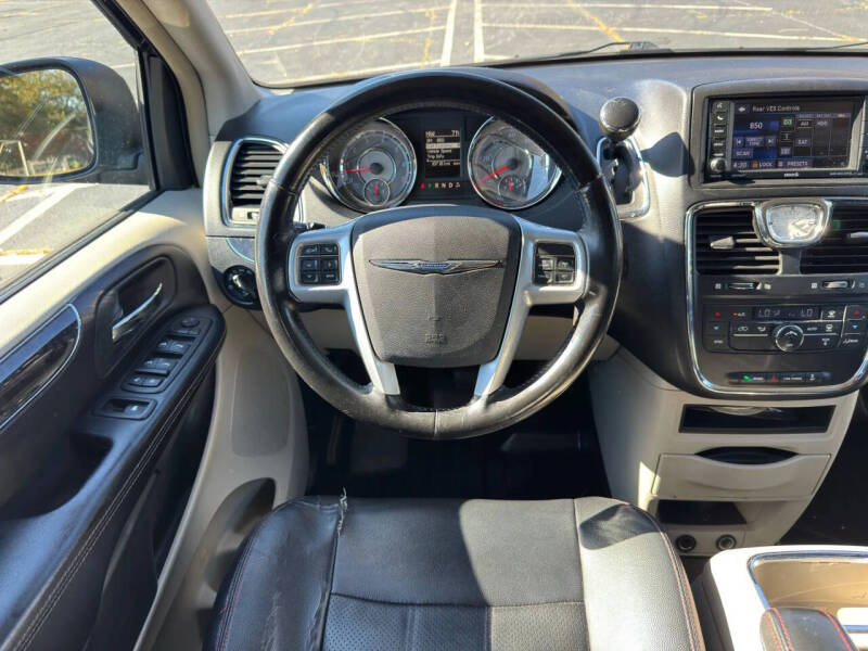 2014 Chrysler Town and Country Touring