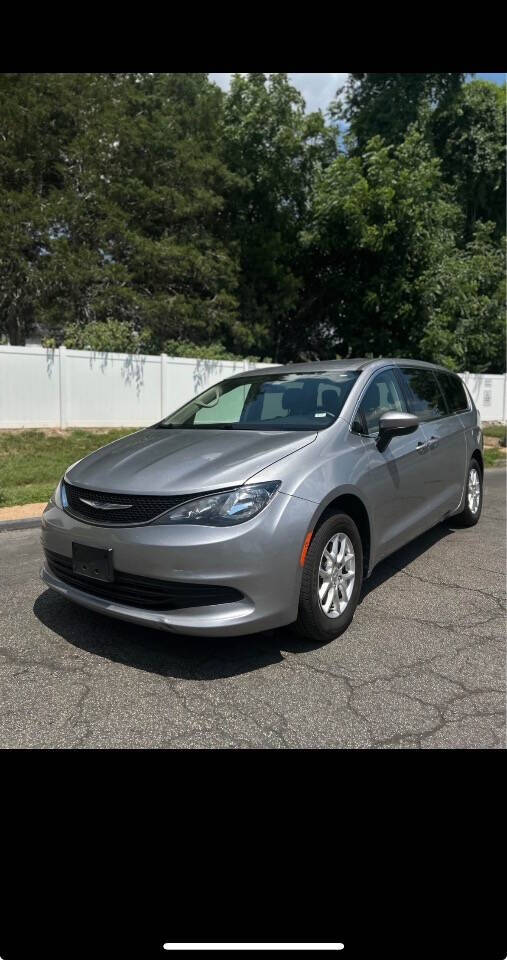 2020 Chrysler Voyager LX 4dr Mini Van's photo