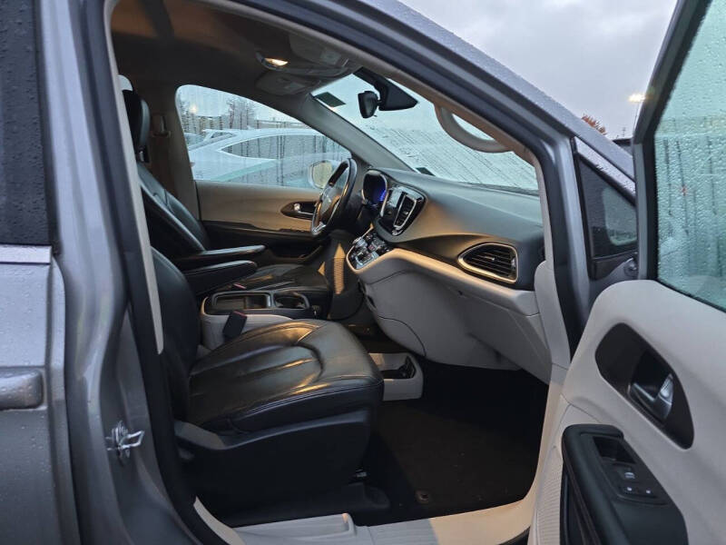 2017 Chrysler Pacifica Touring Plus