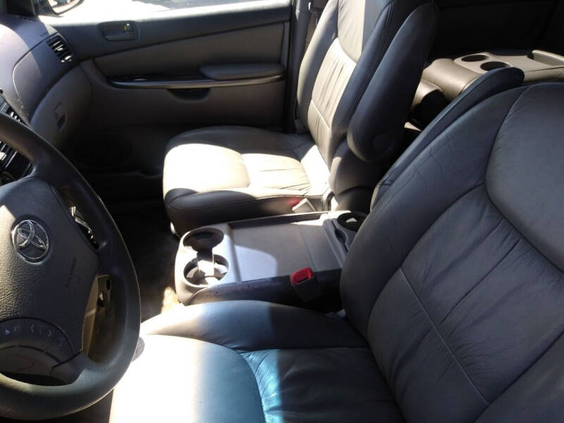 2006 Toyota Sienna LE 8 Passenger