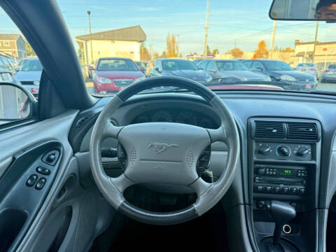 2004 Ford Mustang GT Deluxe