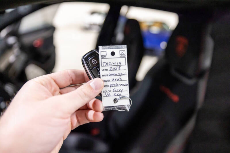 2023 Lamborghini Urus Performante