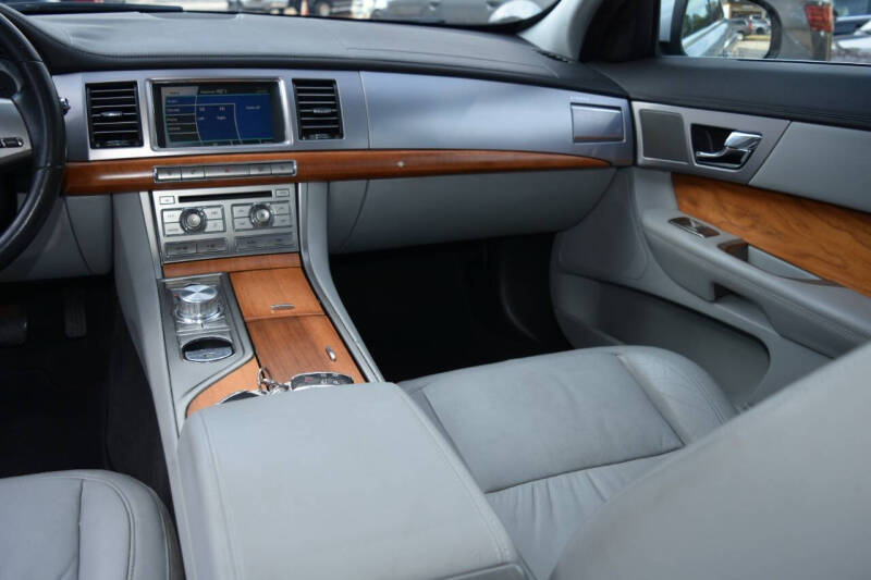 2009 Jaguar XF Luxury