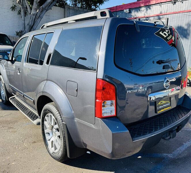 2011 Nissan Pathfinder LE