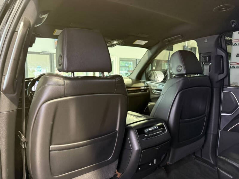 2023 Cadillac Escalade Luxury