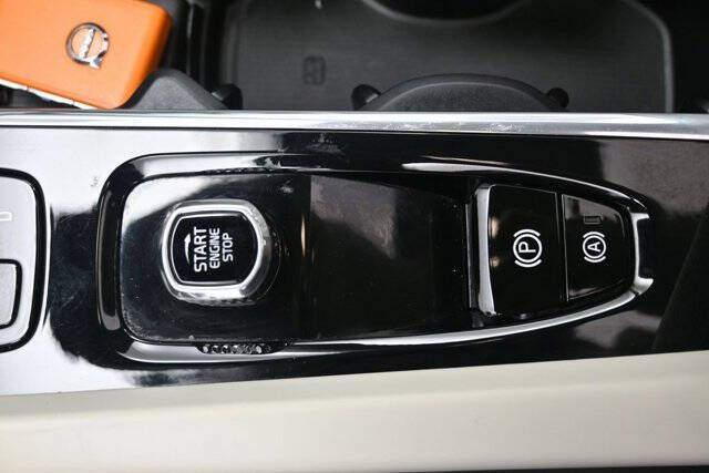 2023 Volvo XC60 B5 Plus Dark Theme