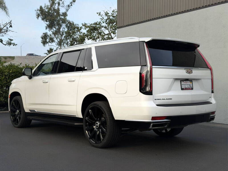 2022 Cadillac Escalade ESV Luxury
