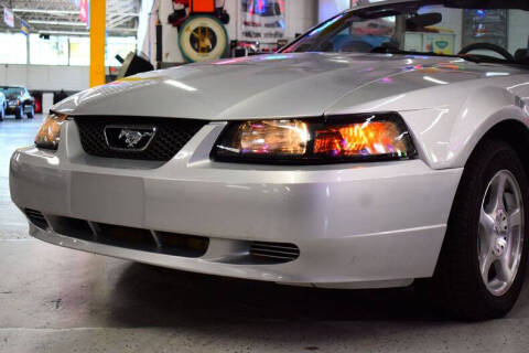 2004 Ford Mustang Deluxe