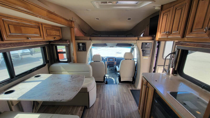 2017 Thor Motor Coach SYNERGY  CB24