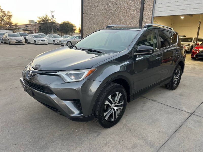 2016 Toyota RAV4 LE's photo