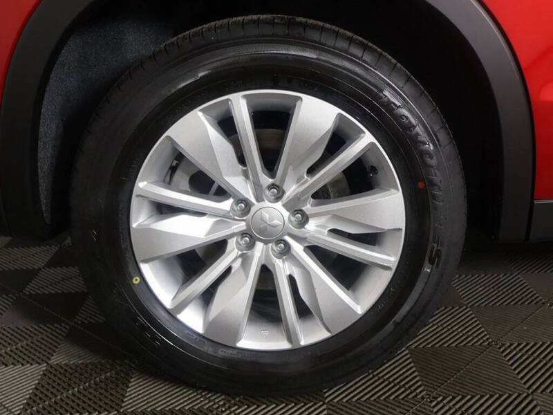 2025 Mitsubishi Outlander ES