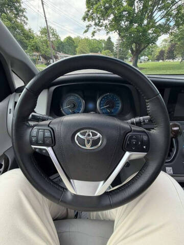 2017 Toyota Sienna XLE Premium 8-Passenger