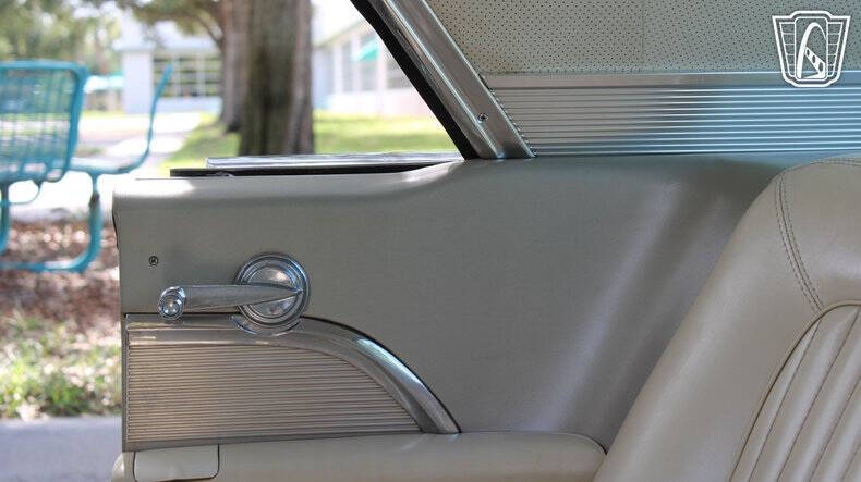 1962 Ford Thunderbird