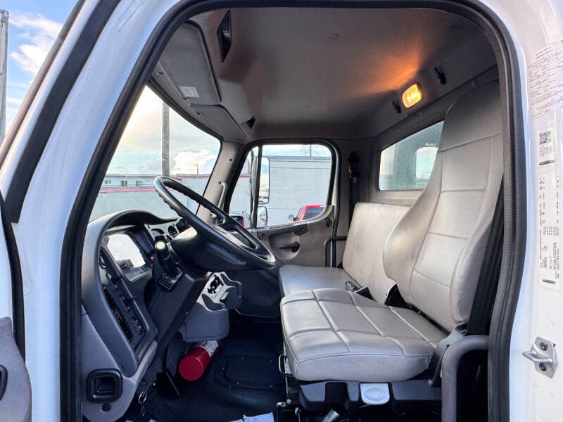 2023 Freightliner M2 106