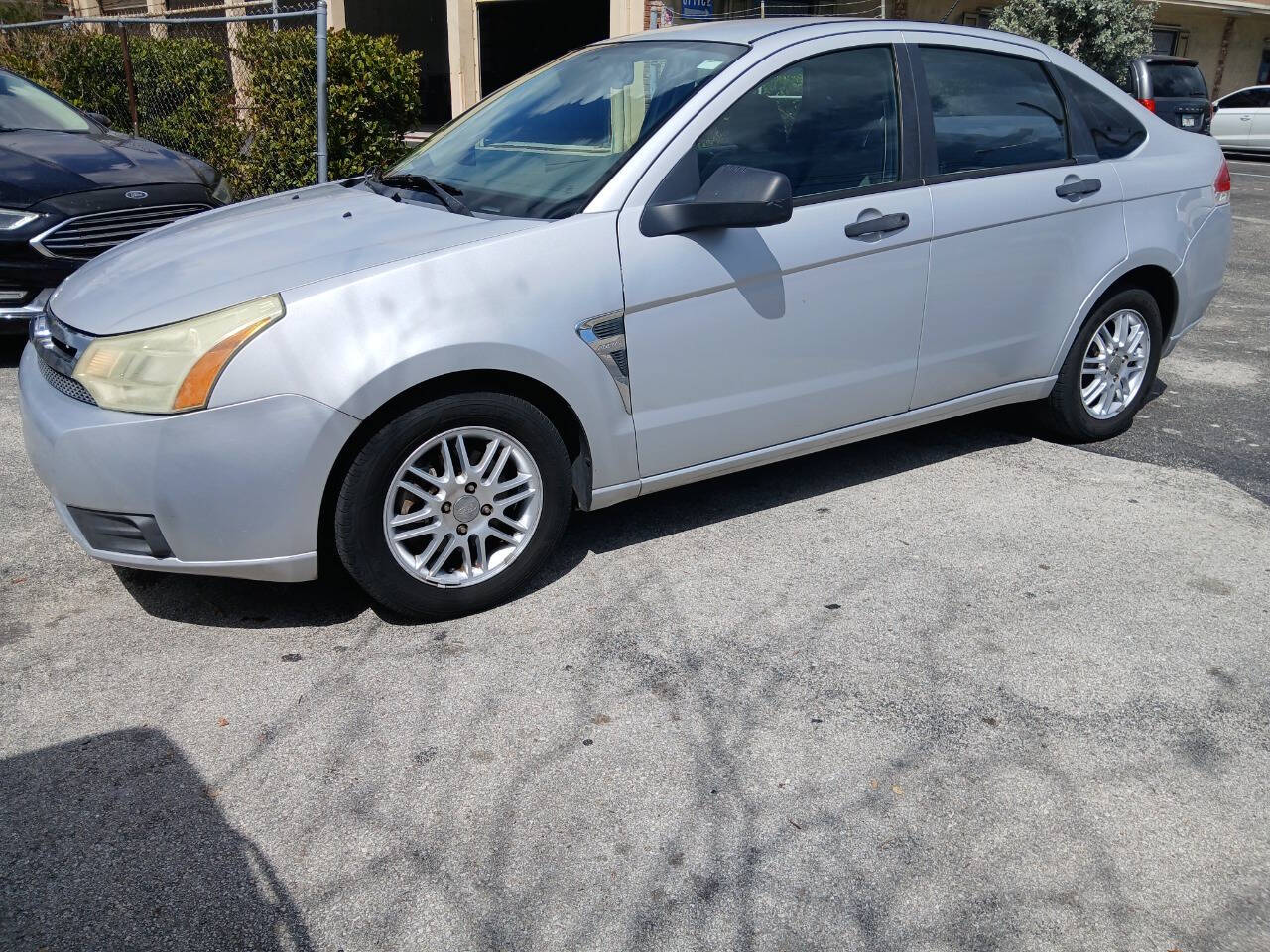 Silver 2008 Ford Focus SE SE 4dr Sedan 1