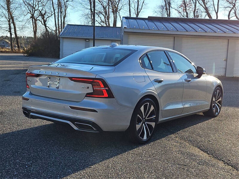 2022 Volvo S60 B5 Momentum