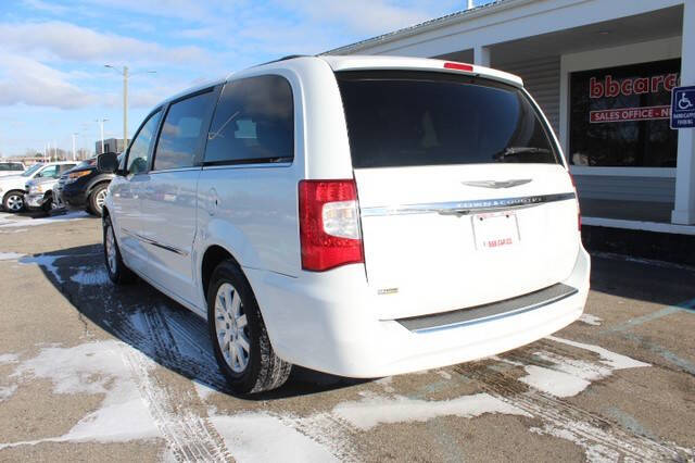 2014 Chrysler Town & Country Touring photo 5