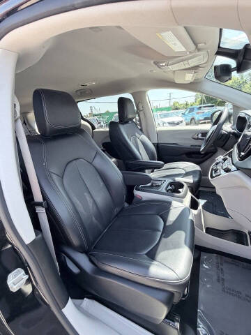 2023 Chrysler Pacifica Touring L
