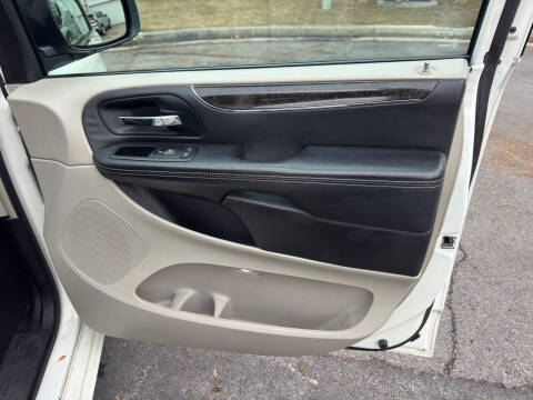 2013 Chrysler Town and Country Touring