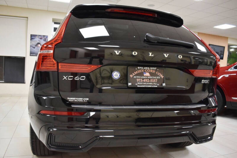 2024 Volvo XC60 B5 Plus Dark Theme