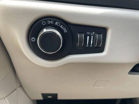 2020 Chrysler Voyager LXi