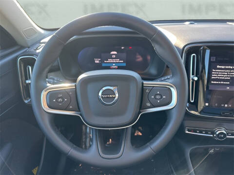 2025 Volvo XC40 B5 Core Bright Theme
