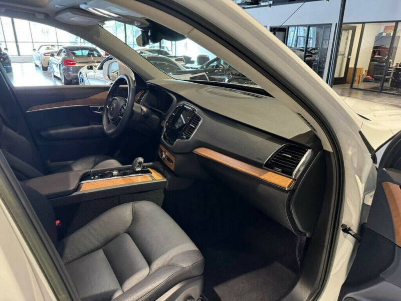 2023 Volvo XC90 B6 Plus Bright Theme 6P