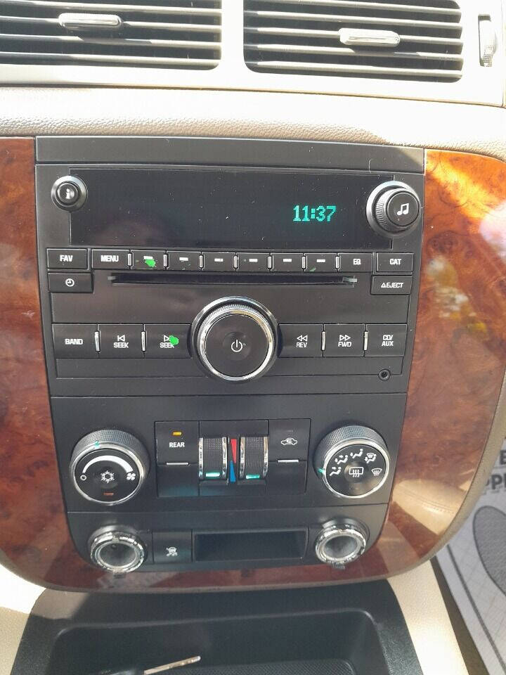 2011 Chevrolet Suburban SUV - $6,950