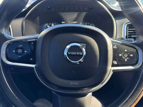 2016 Volvo XC90 T6 Momentum