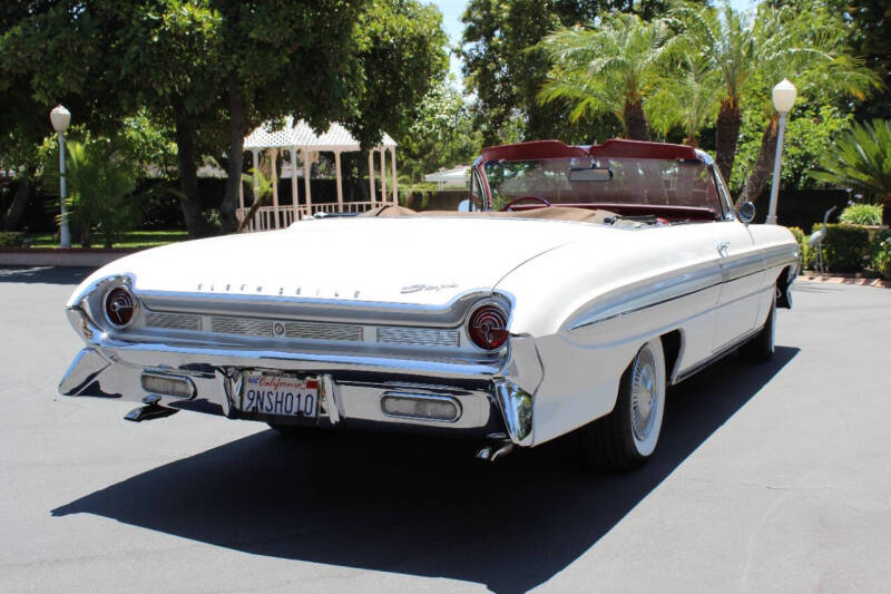 1961 Oldsmobile Starfire