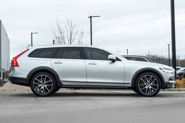 2020 Volvo V90 Cross Country T6