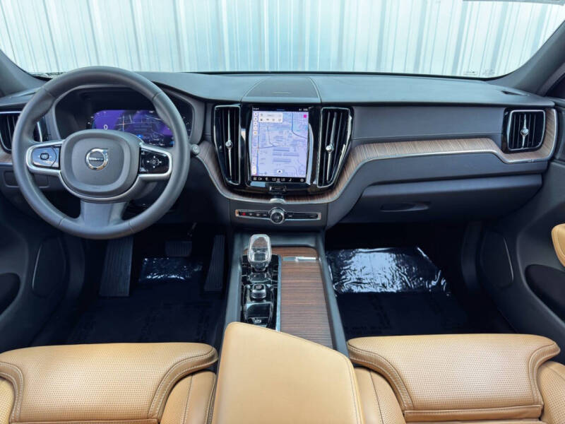 2023 Volvo XC60 B5 Ultimate Bright Theme