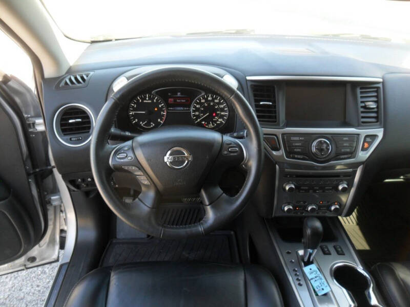 2017 Nissan Pathfinder SL