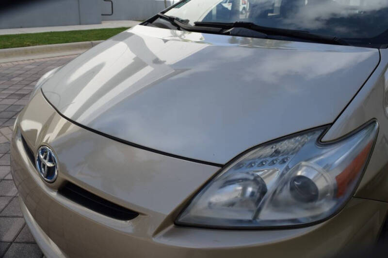 2010 Toyota Prius III
