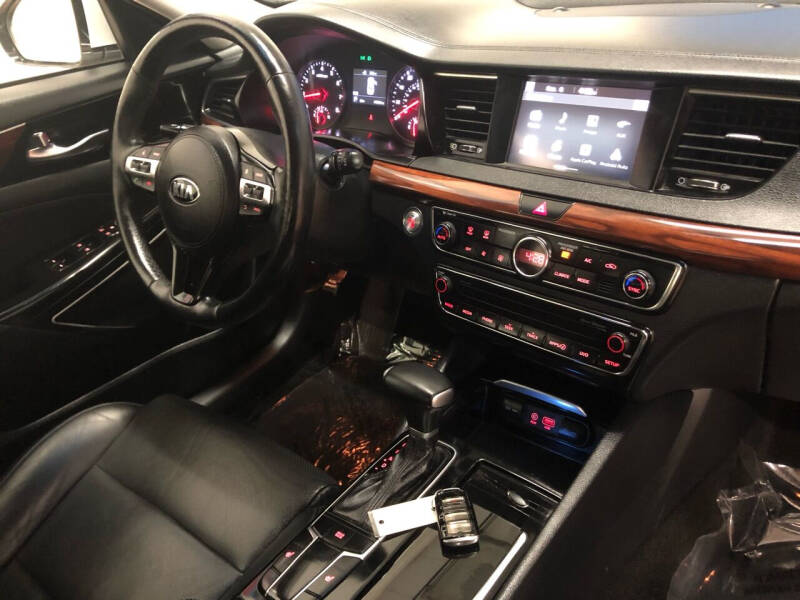 2017 Kia Cadenza Premium