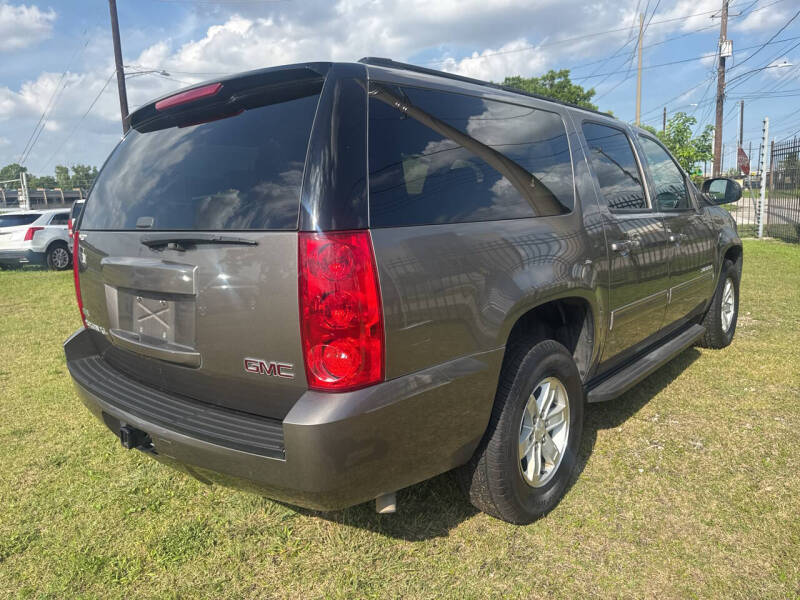 2011 GMC Yukon XL SLE