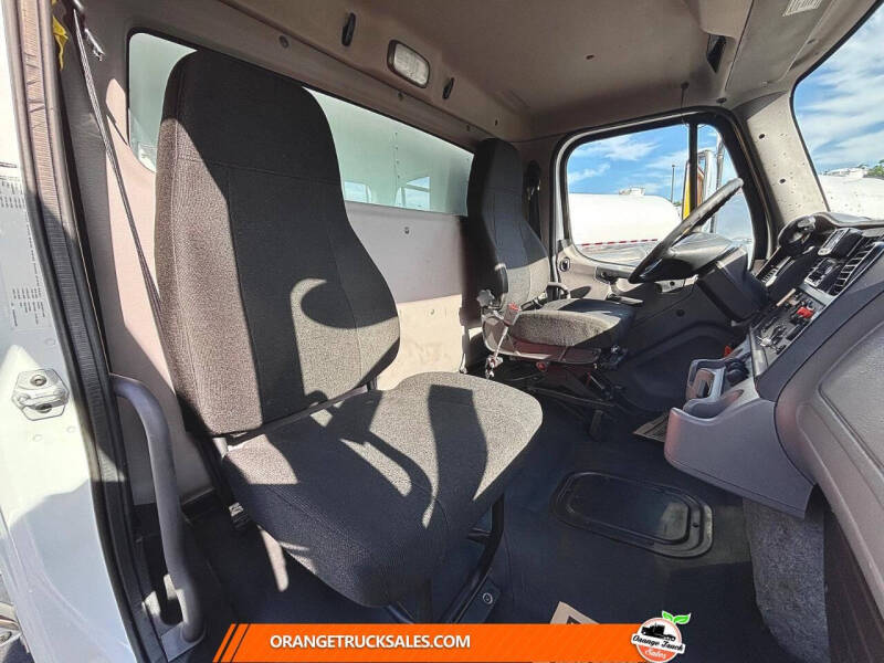 2020 Freightliner M2 106