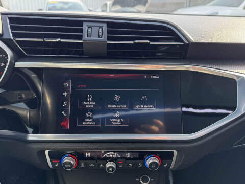 2021 Audi Q3 quattro Premium 40 TFSI