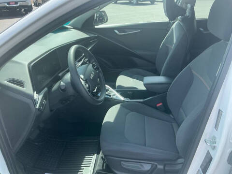 2023 Kia Niro LX
