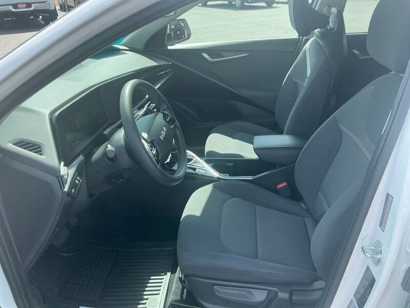 2023 Kia Niro LX