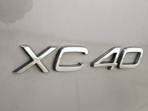 2024 Volvo XC40 B5 Plus Bright Theme