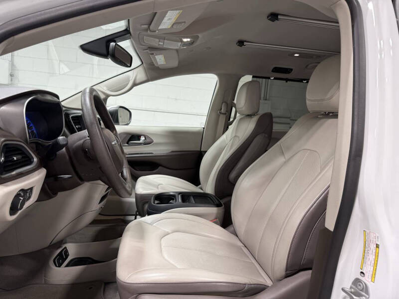 2020 Chrysler Voyager LXi